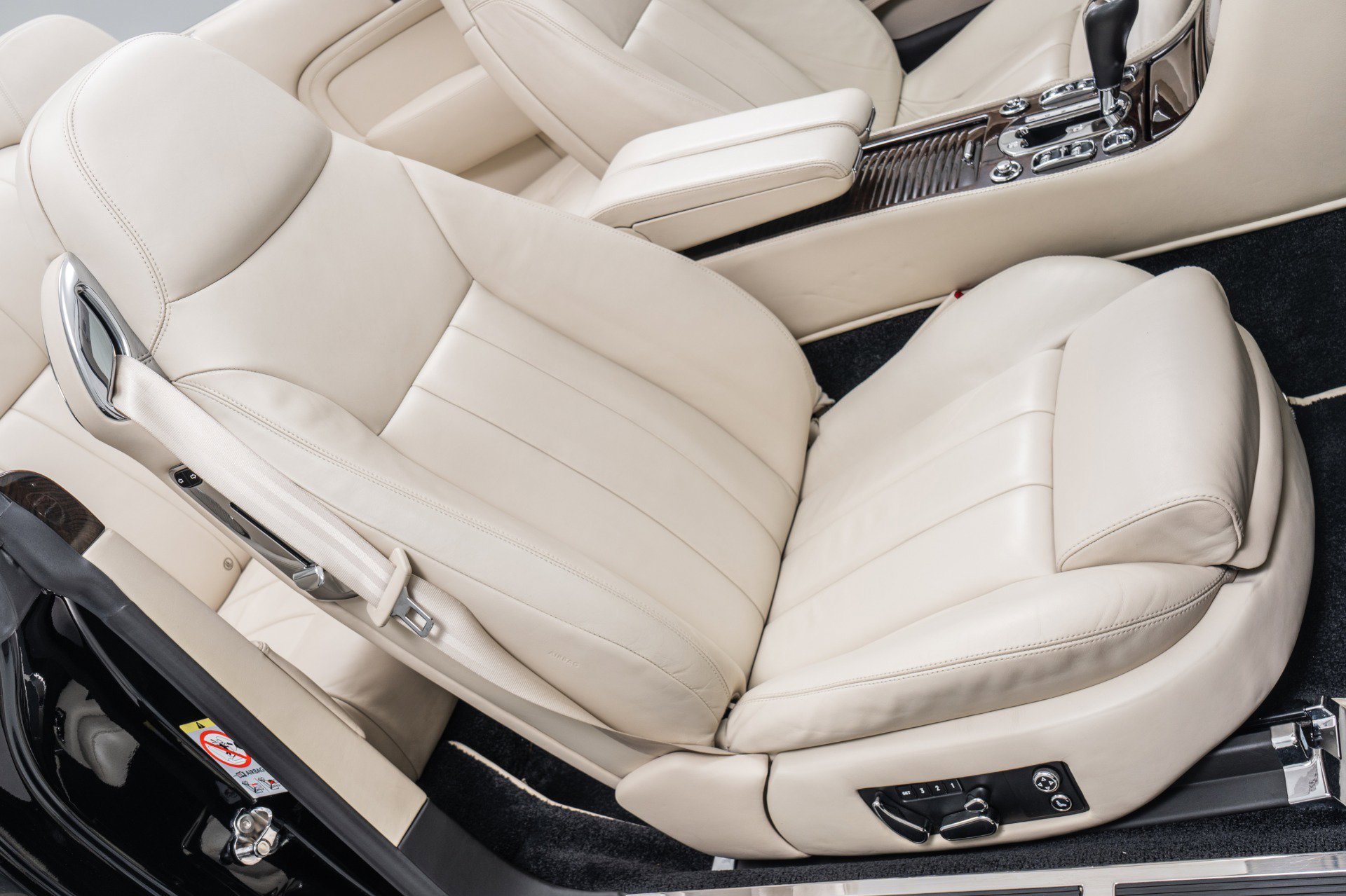 Used 2009 Bentley Azure RWD image 25
