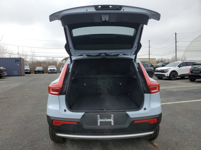 Used 2025 Volvo XC40 B5 Core image 25