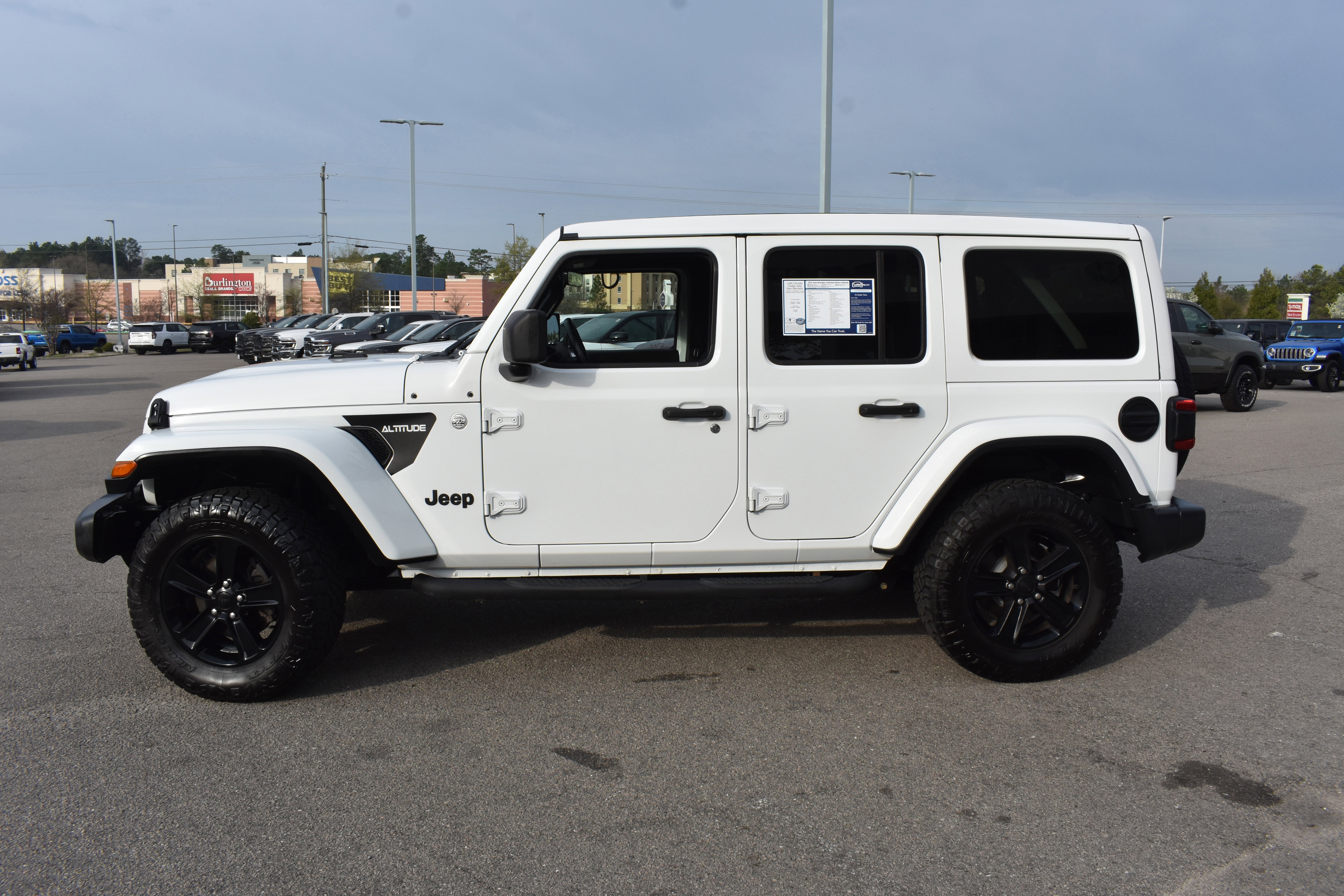 Used 2019 Jeep Wrangler Unlimited Sahara image 6
