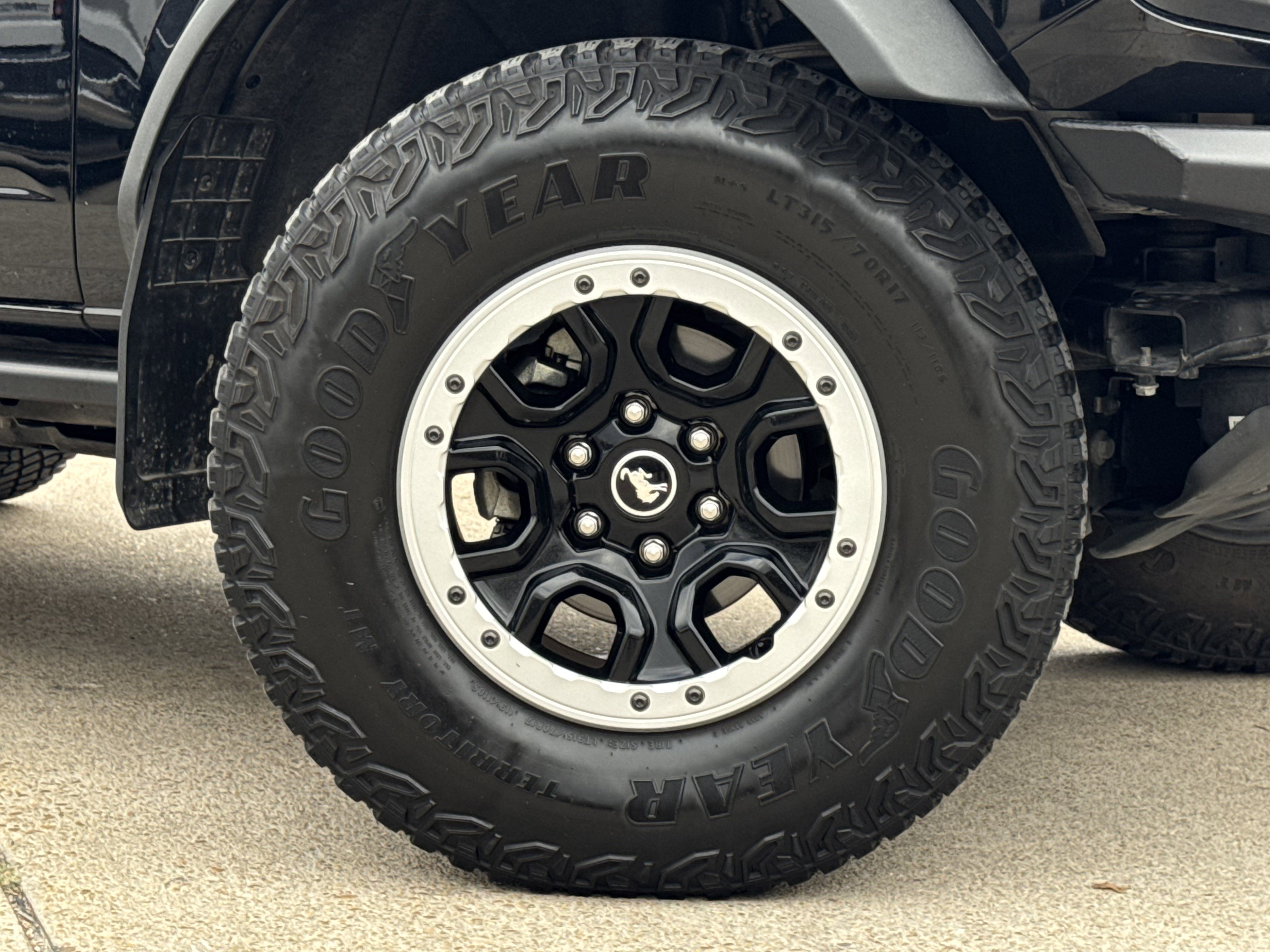 Used 2023 Ford Bronco Black Diamond w/ Sasquatch Package image 5