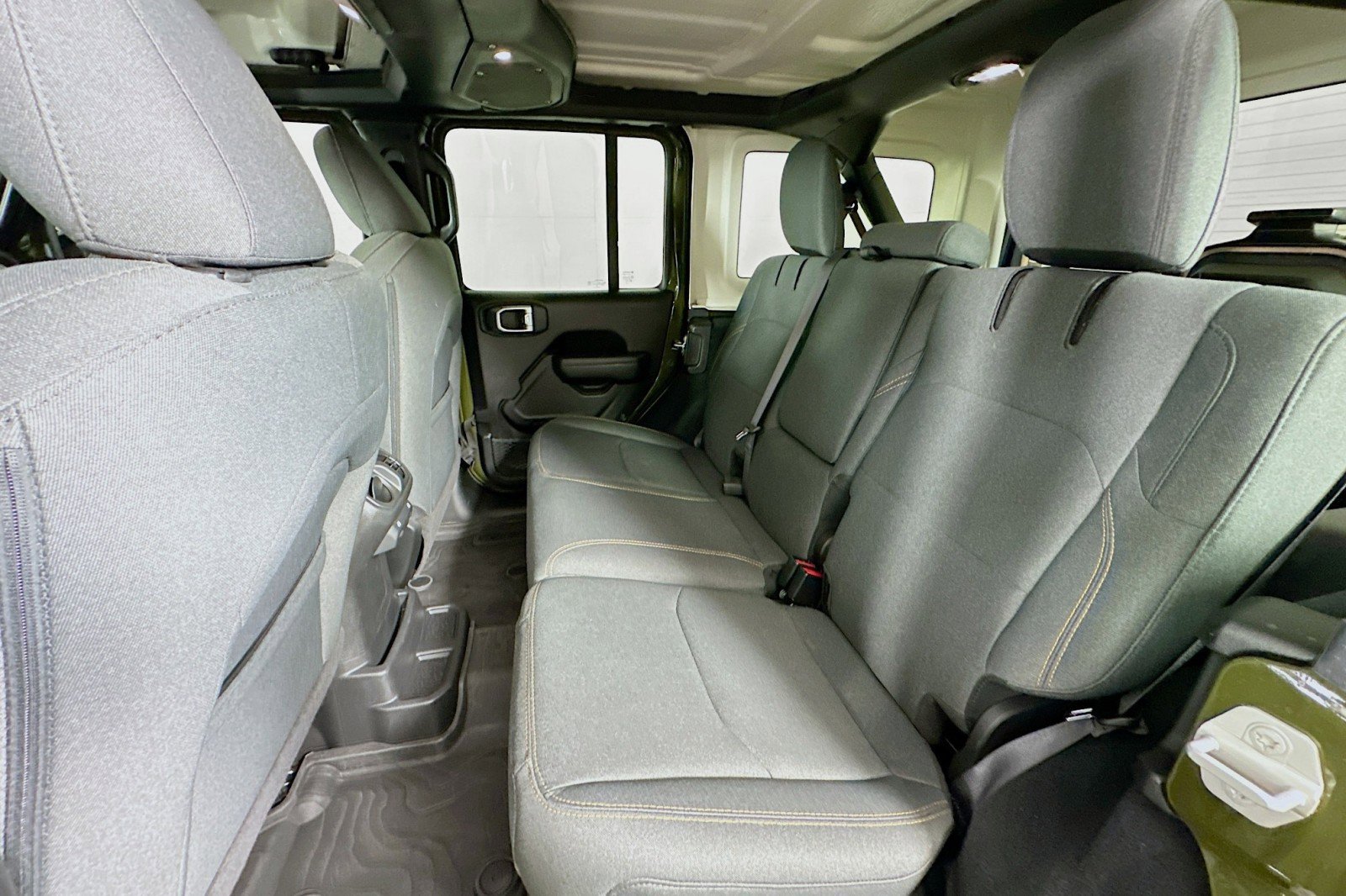 Used 2024 Jeep Wrangler Unlimited AWD/4WD image 9