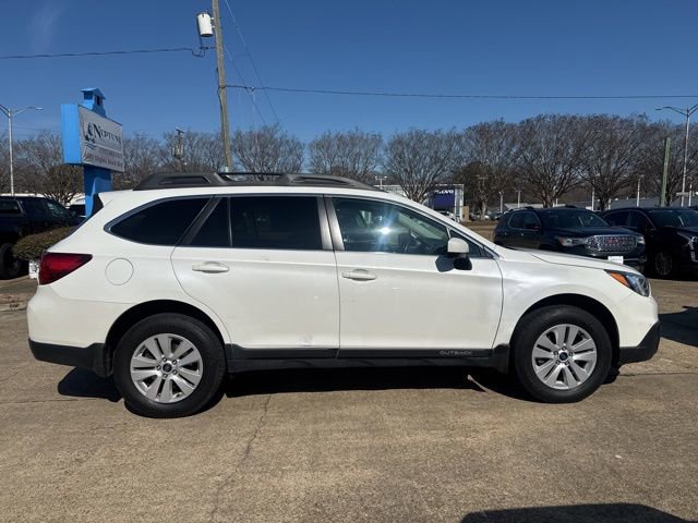 Used 2017 Subaru Outback 2.5i Premium w/ Popular Package #1 AWD/4WD image 4