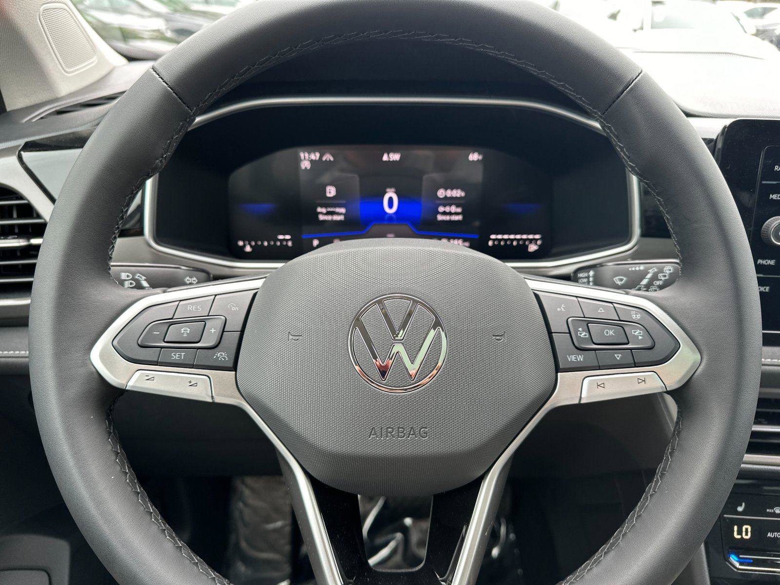 New 2026 Volkswagen Taos SE AWD/4WD image 22