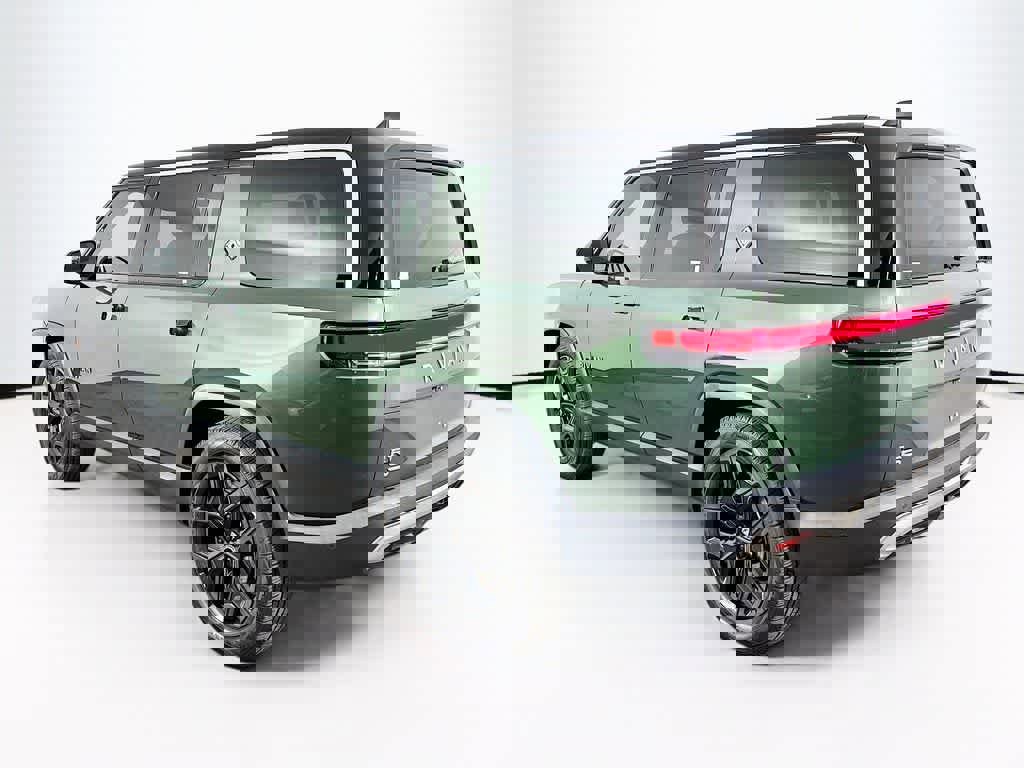 Used 2025 Rivian R1S Adventure image 4