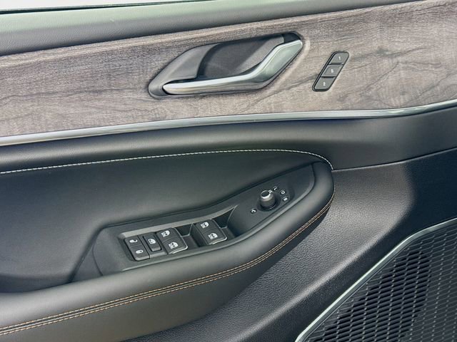 New 2025 Jeep Grand Cherokee Overland image 18