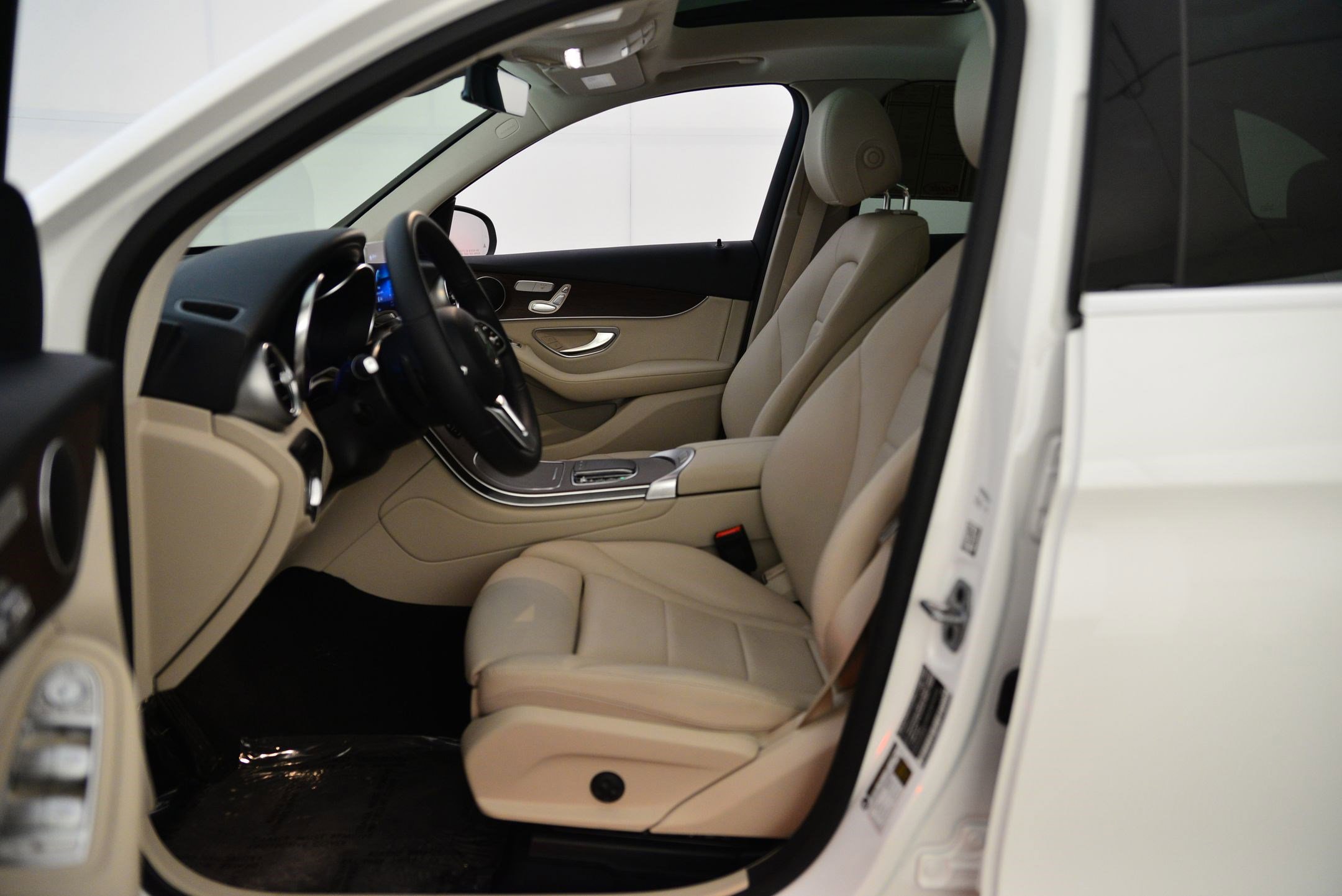 Used 2022 Mercedes-Benz GLC 300 4MATIC image 23