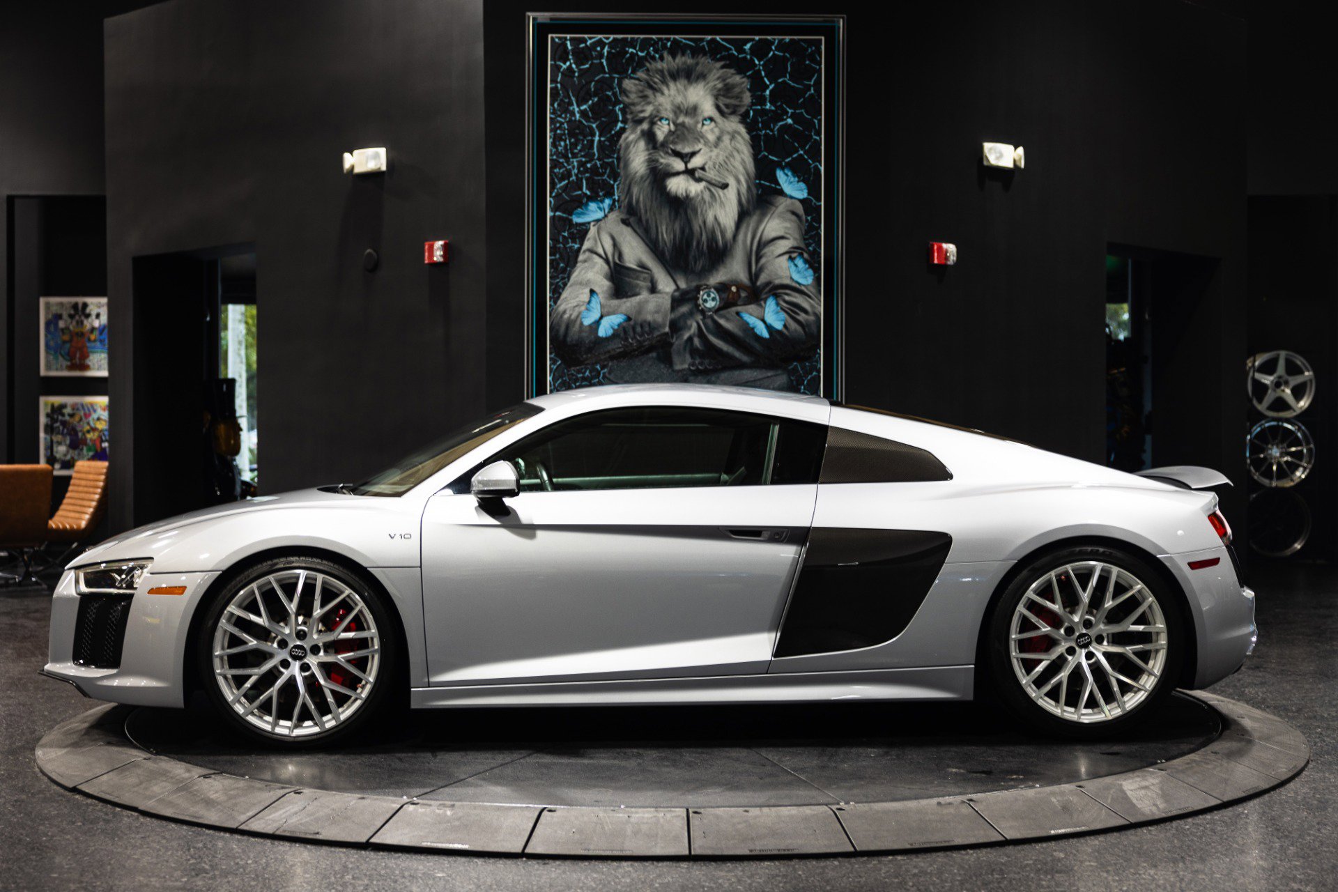 Used 2017 Audi R8 V10 w/ Carbon Exterior Package image 3