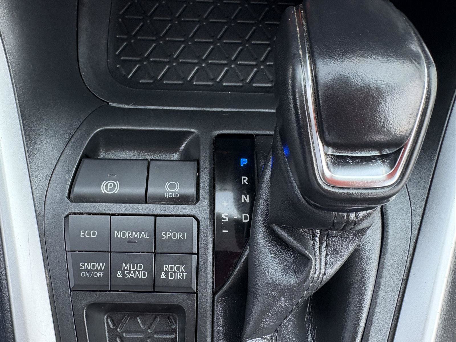 Used 2019 Toyota RAV4 XLE Premium w/ Cold Weather Package AWD/4WD image 17
