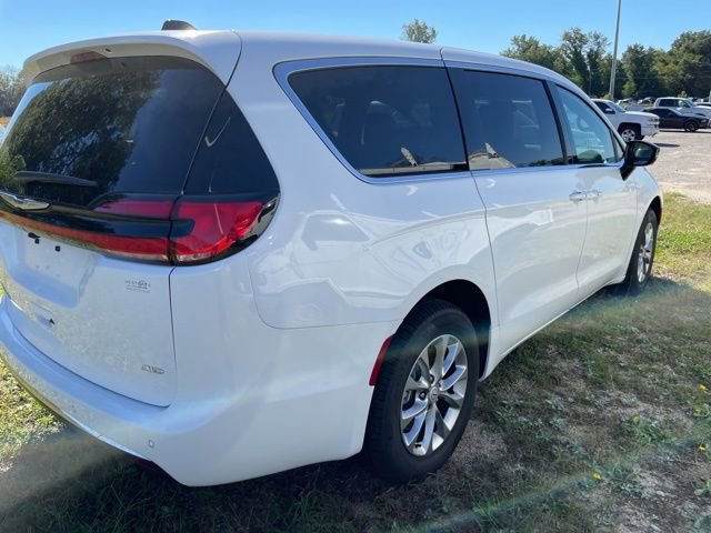New 2026 Chrysler Pacifica Select image 11
