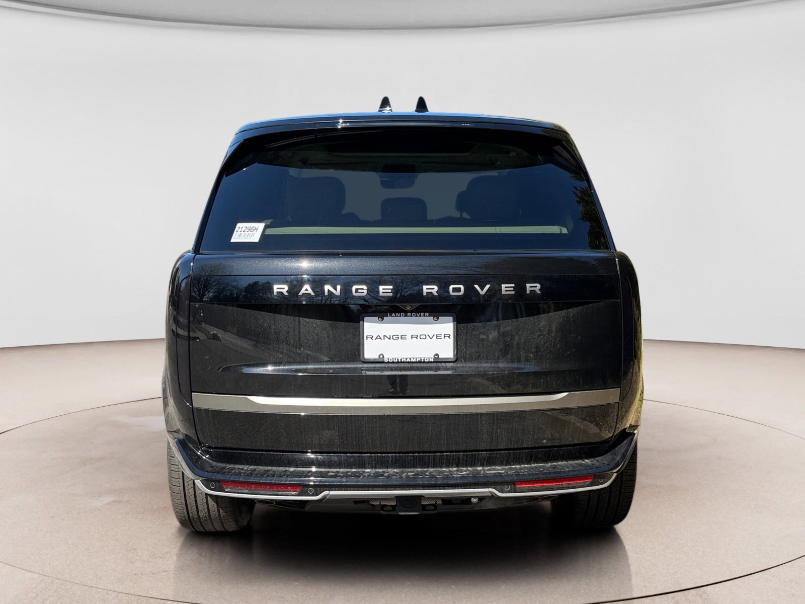 New 2026 Land Rover Range Rover SE image 4