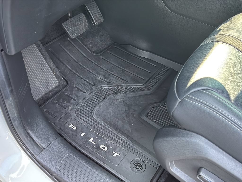 Used 2025 Honda Pilot EX-L image 13