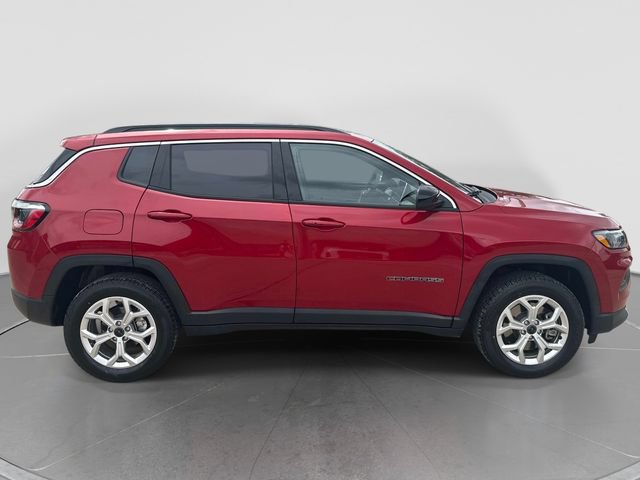 Used 2025 Jeep Compass Latitude w/ Convenience Group AWD/4WD image 9