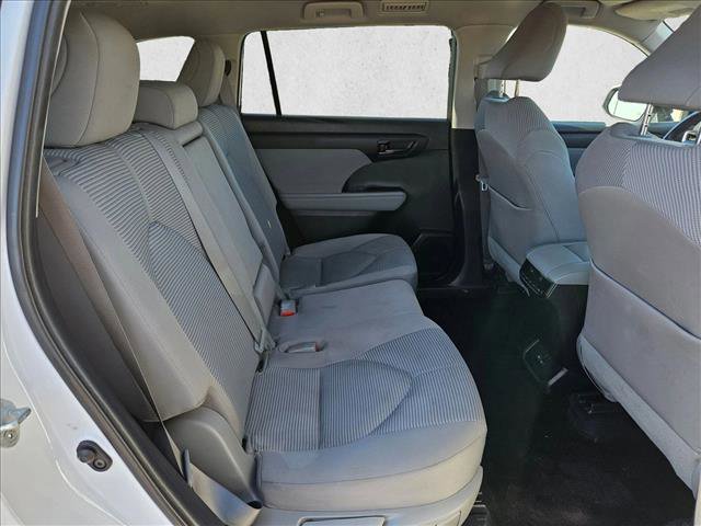 Used 2022 Toyota Highlander LE AWD/4WD image 24