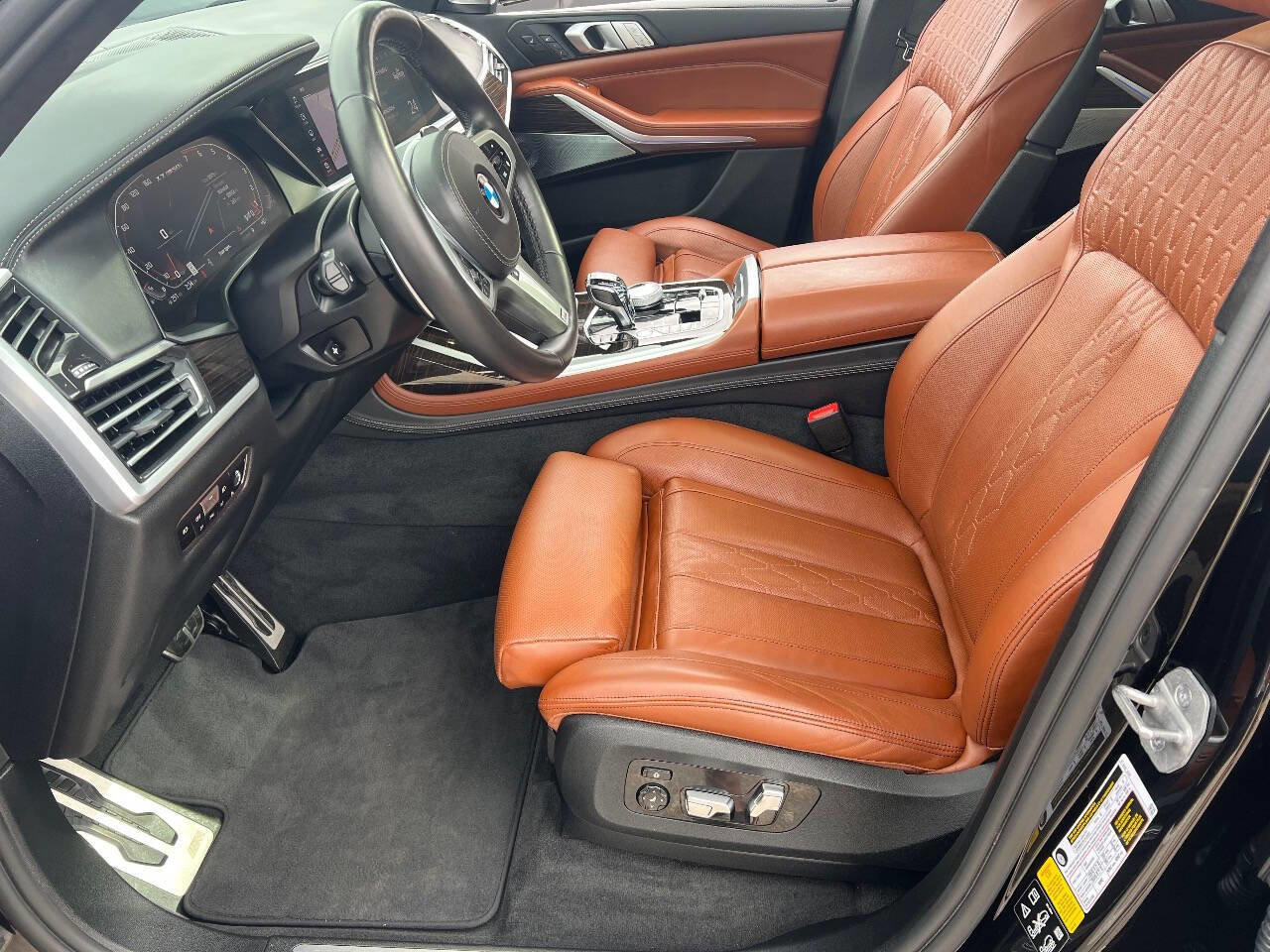 Used 2021 BMW X7 M50i w/ Executive Package image 17