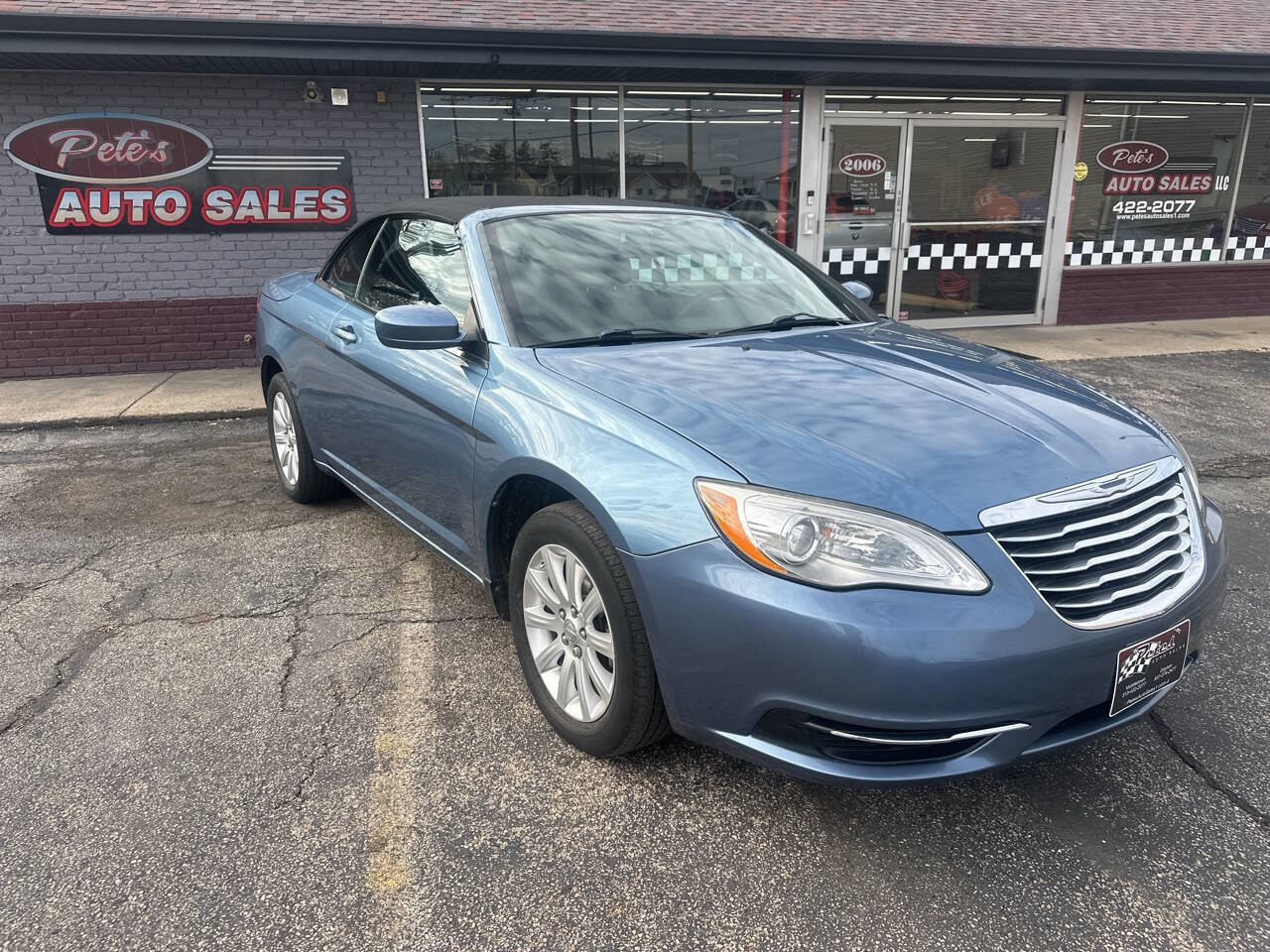 Used 2011 Chrysler 200 Touring image 1