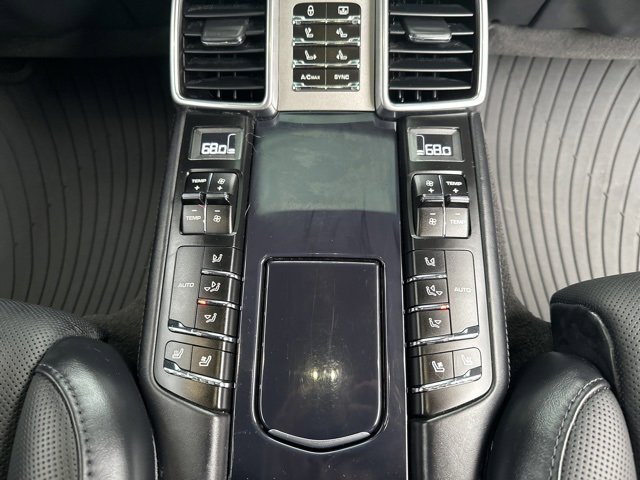 Used 2015 Porsche Panamera 4S Executive image 18