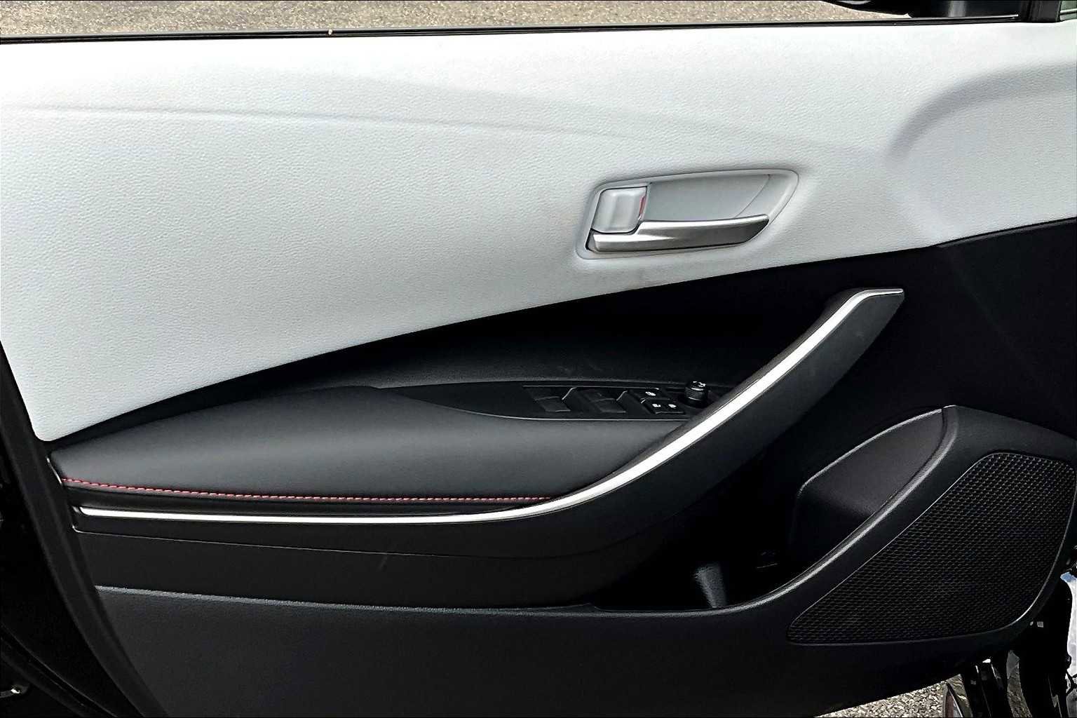 New 2025 Toyota Corolla SE image 10