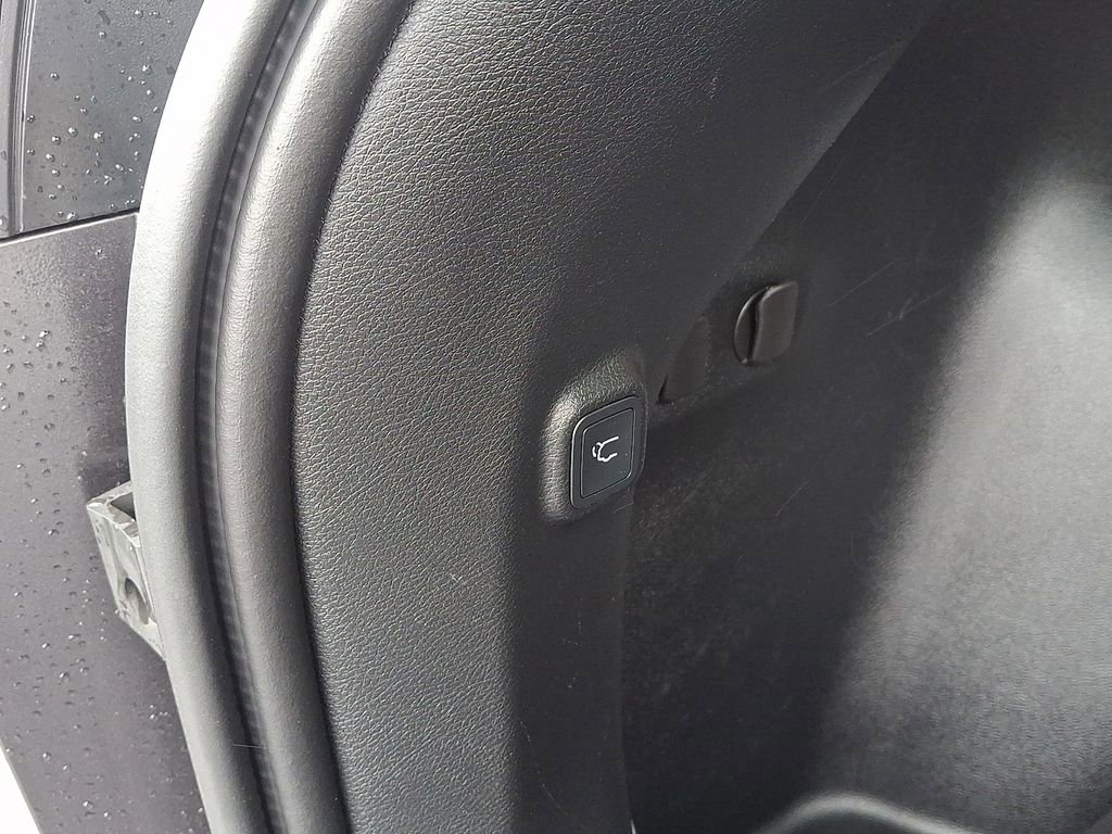 Used 2020 Jeep Cherokee Limited w/ Technology Group image 32