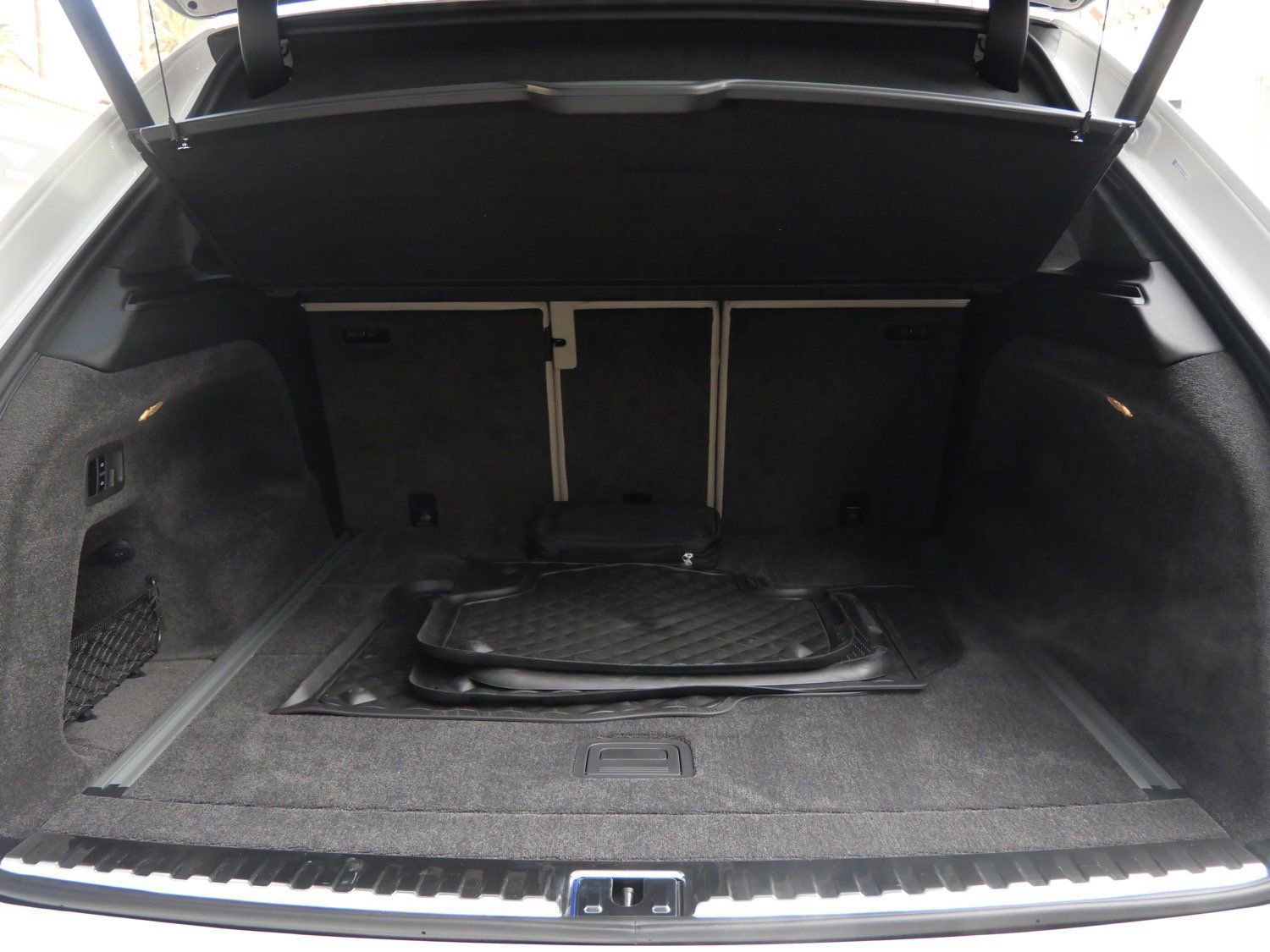 Used 2025 Bentley Bentayga image 20