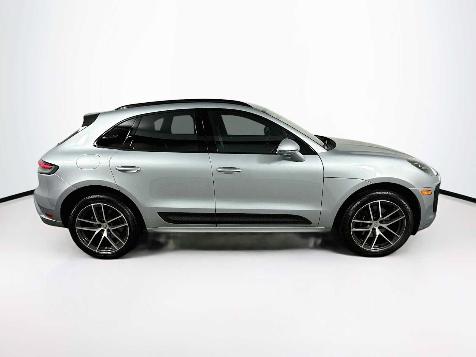 Certified 2026 Porsche Macan AWD/4WD image 8