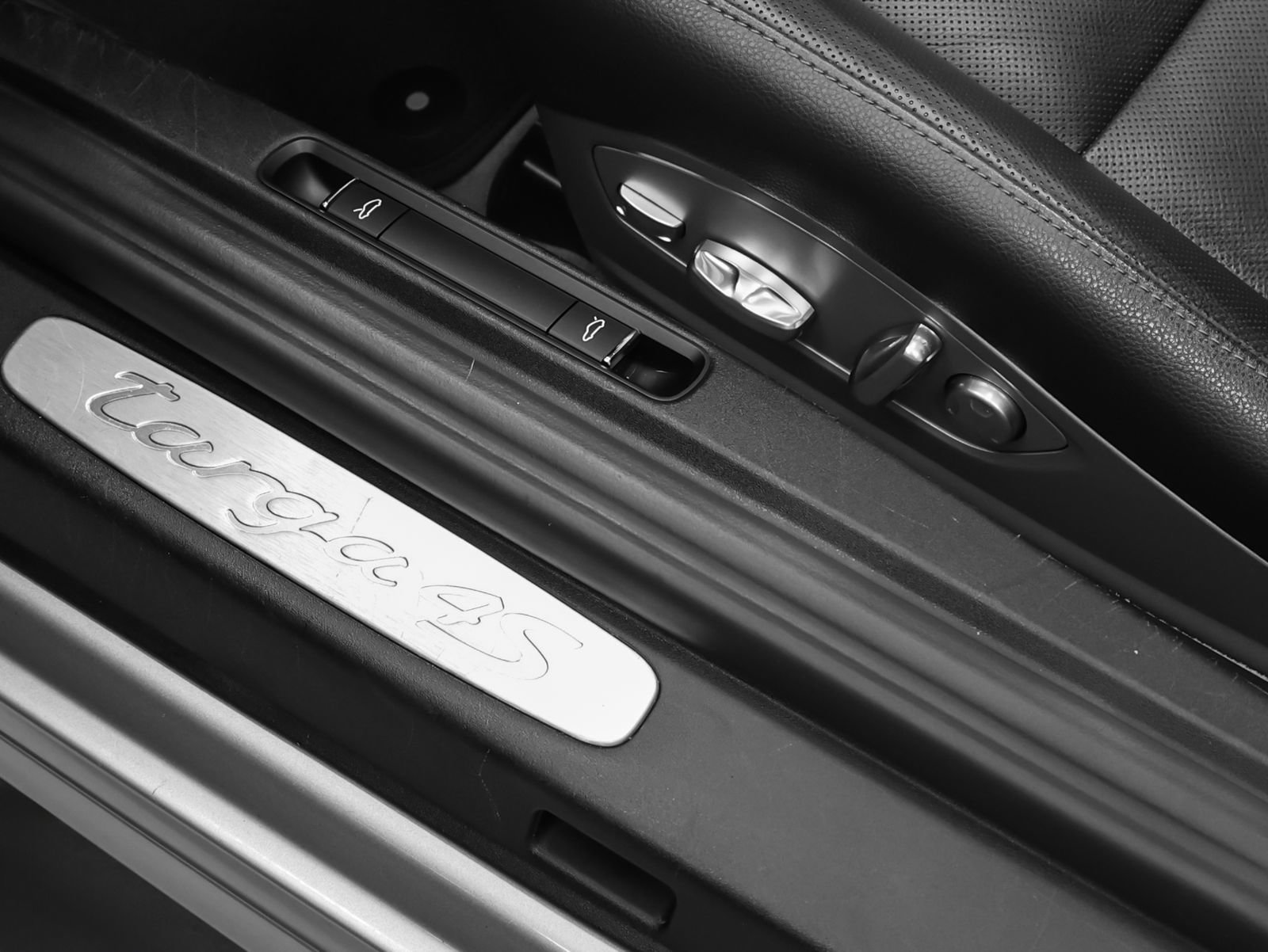 Certified 2015 Porsche 911 Targa 4S image 32