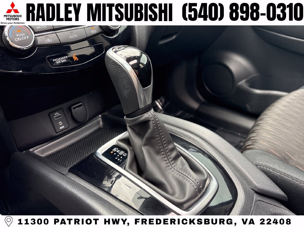 Used 2017 Nissan Rogue SV AWD/4WD image 10