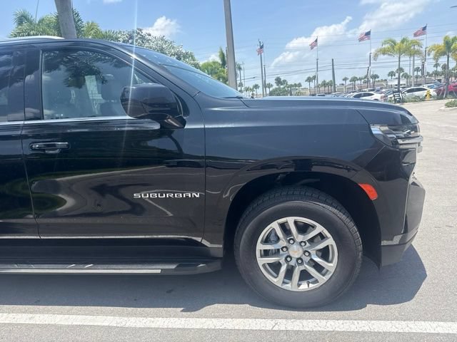 Used 2024 Chevrolet Suburban LT RWD image 4