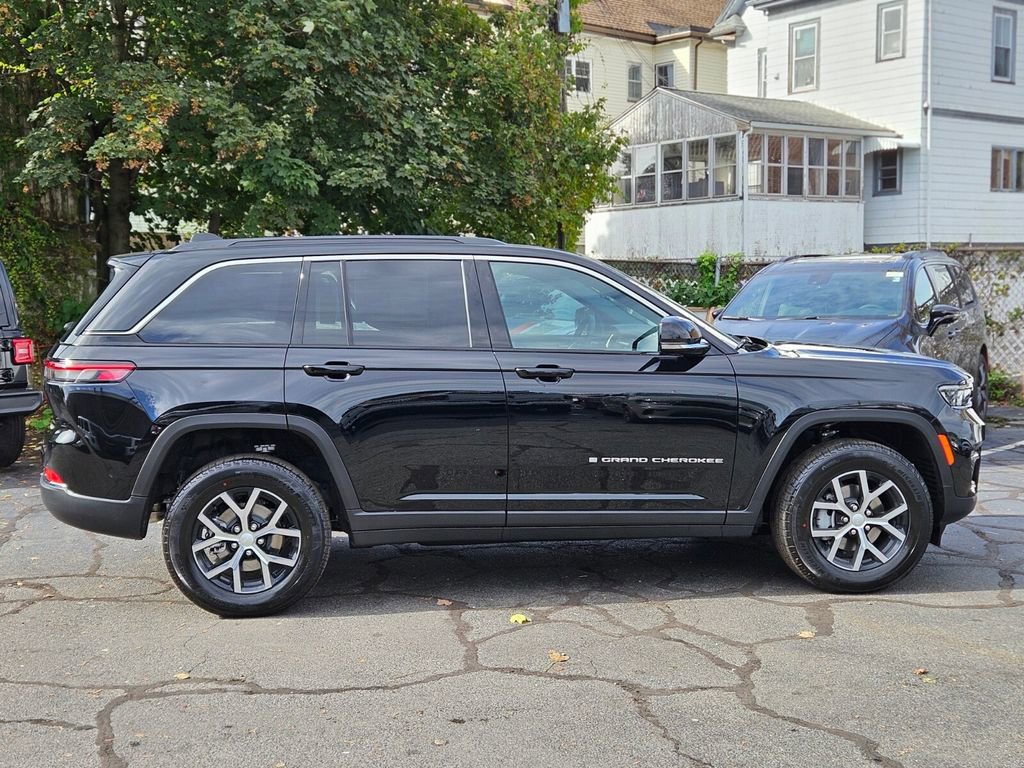 New 2025 Jeep Grand Cherokee Limited image 6