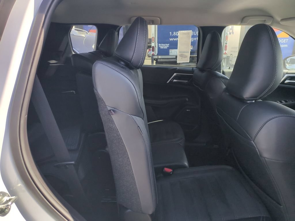 Used 2025 Mitsubishi Outlander SE AWD/4WD image 30