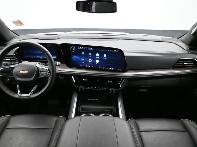 Used 2025 Chevrolet Suburban Premier AWD/4WD image 12