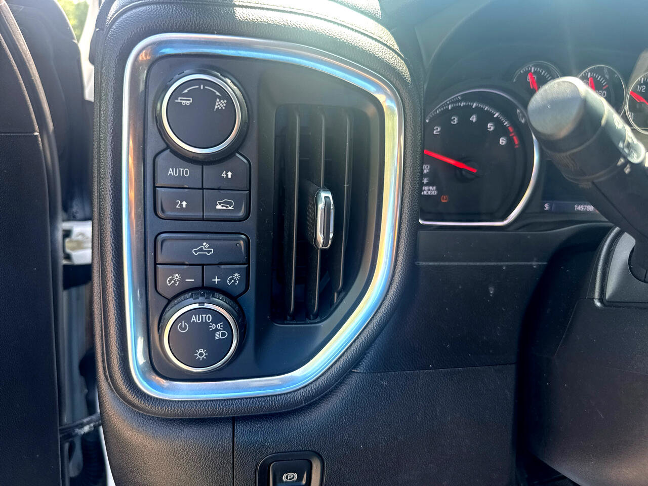 Used 2019 Chevrolet Silverado 1500 LT w/ True North Edition image 15