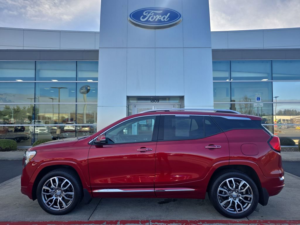 Used 2024 GMC Terrain Denali w/ Denali Premium Package image 1