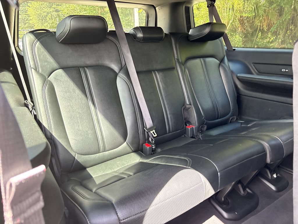 Used 2024 Jeep Wagoneer L Series II w/ Flexible Seating Group RWD image 28