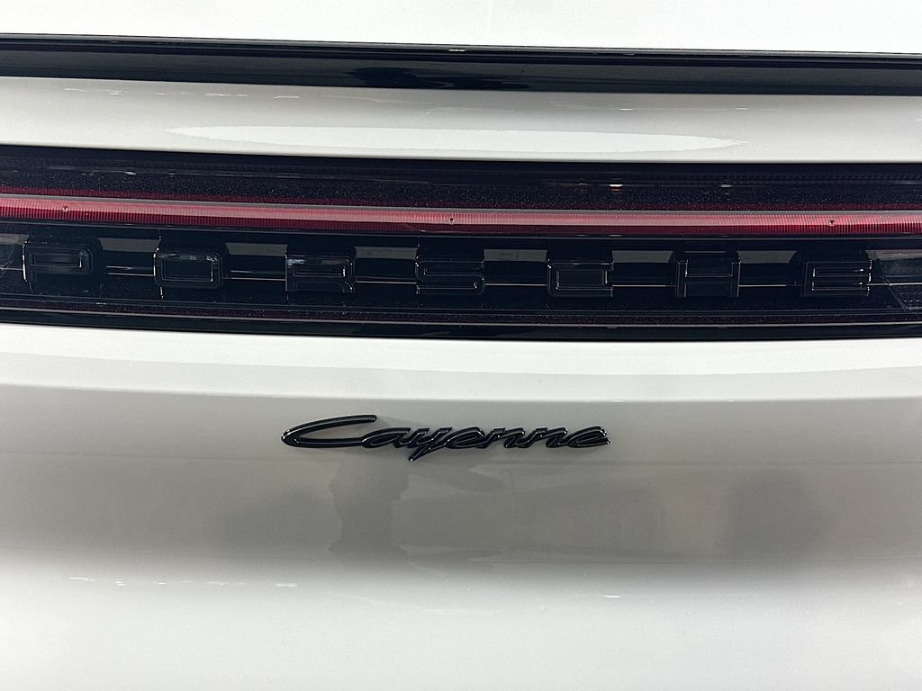 New 2026 Porsche Cayenne E-Hybrid Coupe AWD/4WD image 33