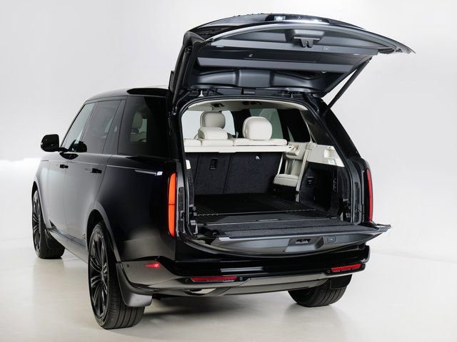 New 2026 Land Rover Range Rover Long Wheelbase SE AWD/4WD image 31