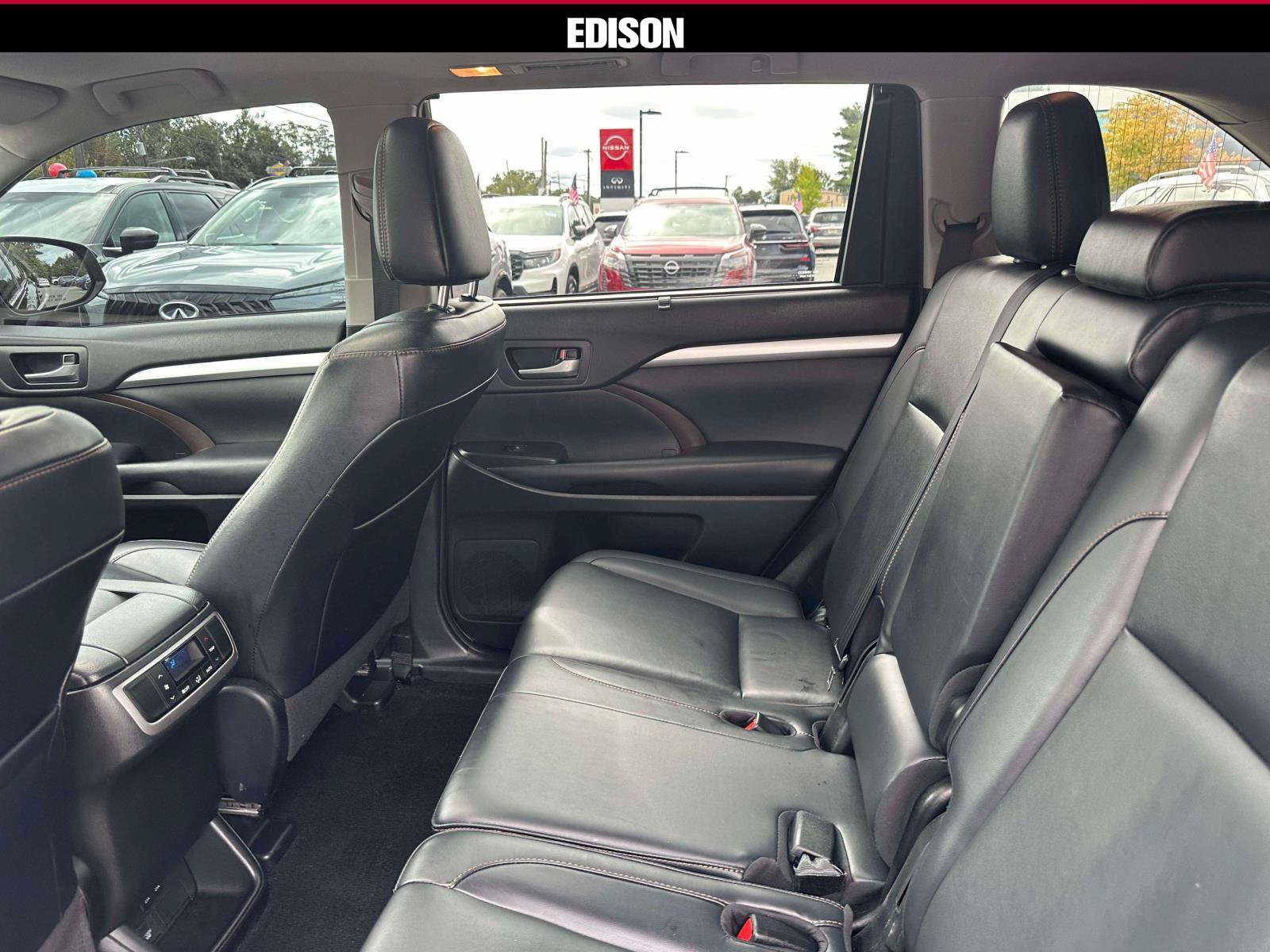 Used 2019 Toyota Highlander XLE w/ Protection Package #3 AWD/4WD image 9