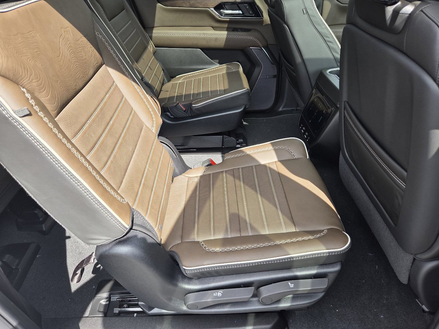 New 2026 GMC Yukon XL Denali Ultimate AWD/4WD image 26