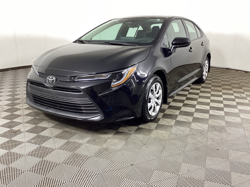Used 2026 Toyota Corolla LE FWD image 5