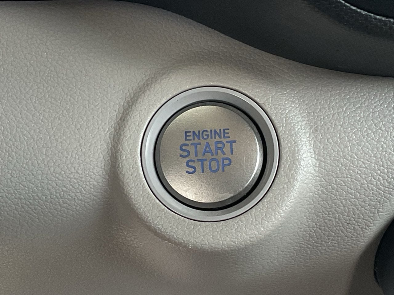 Used 2025 Hyundai Venue SEL FWD image 37