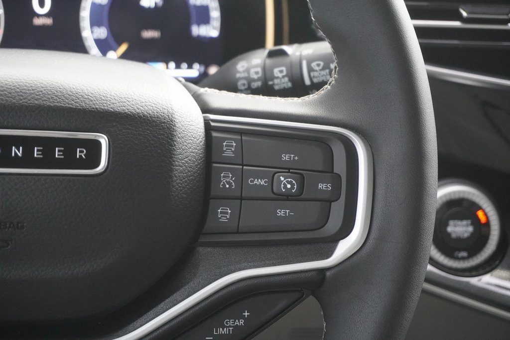 Used 2023 Jeep Wagoneer 4WD w/ Premium Group I image 17