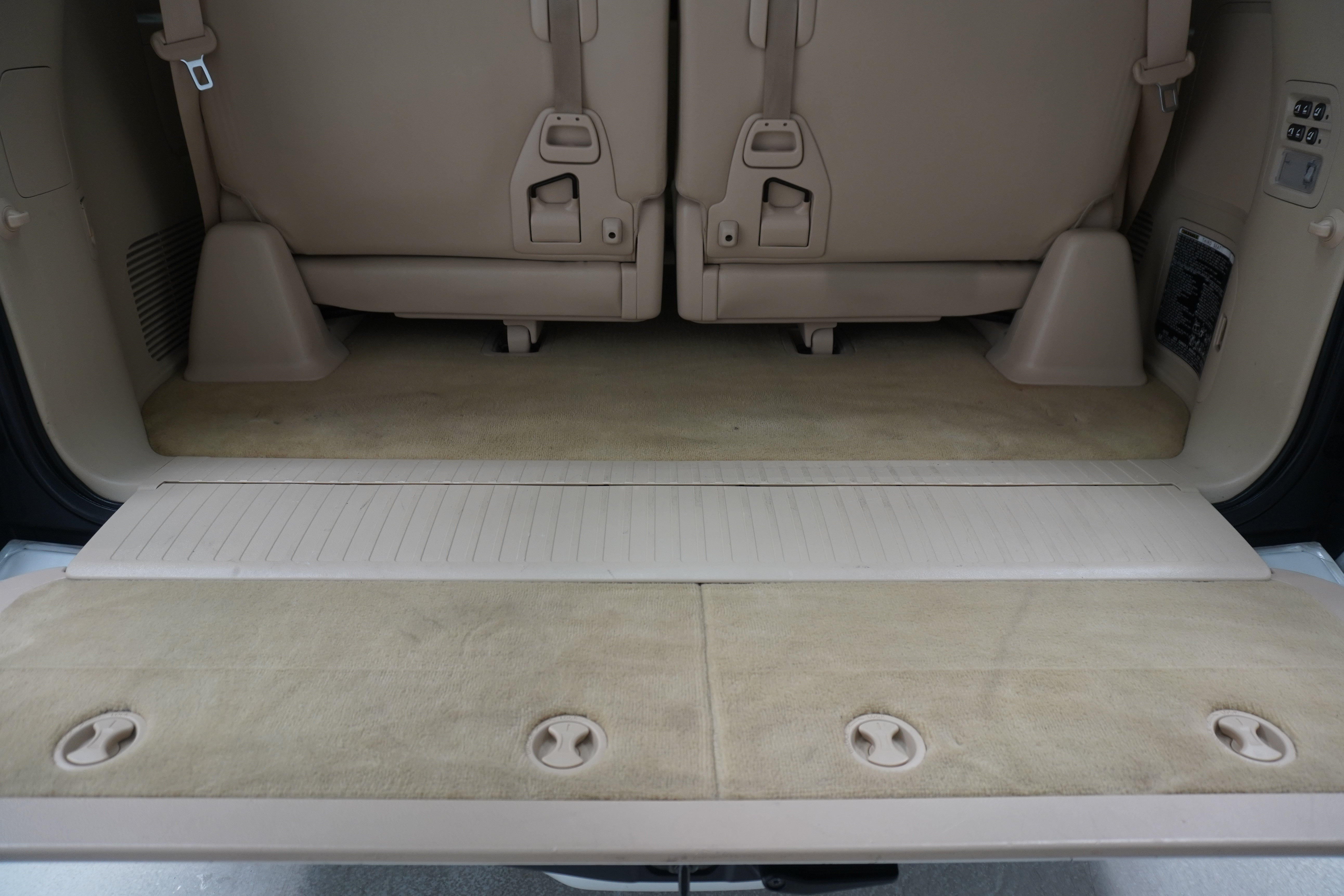 Used 2013 Lexus LX 570 4WD w/ Luxury Pkg w/Pre-crash image 35