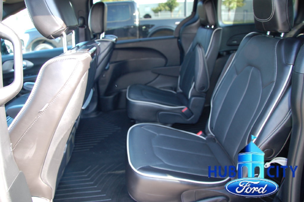 Used 2023 Chrysler Pacifica Limited w/ Uconnect Theater Family Group AWD/4WD image 12