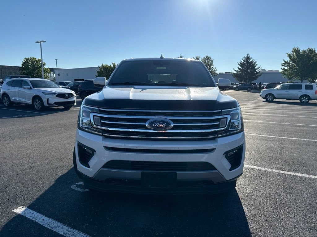 Used 2019 Ford Expedition XLT w/ Equipment Group 202A AWD/4WD image 2