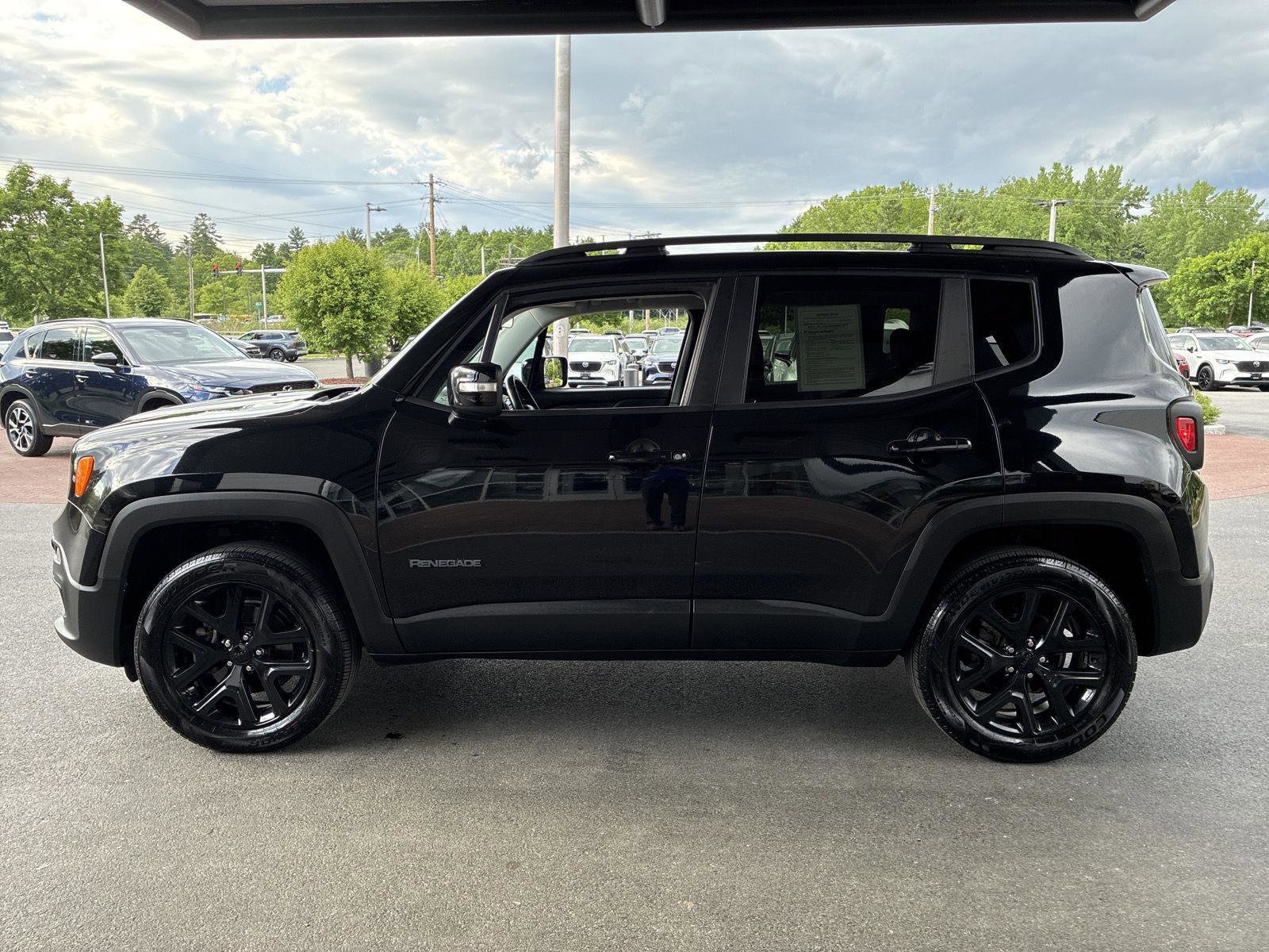 Used 2017 Jeep Renegade Altitude AWD/4WD image 4