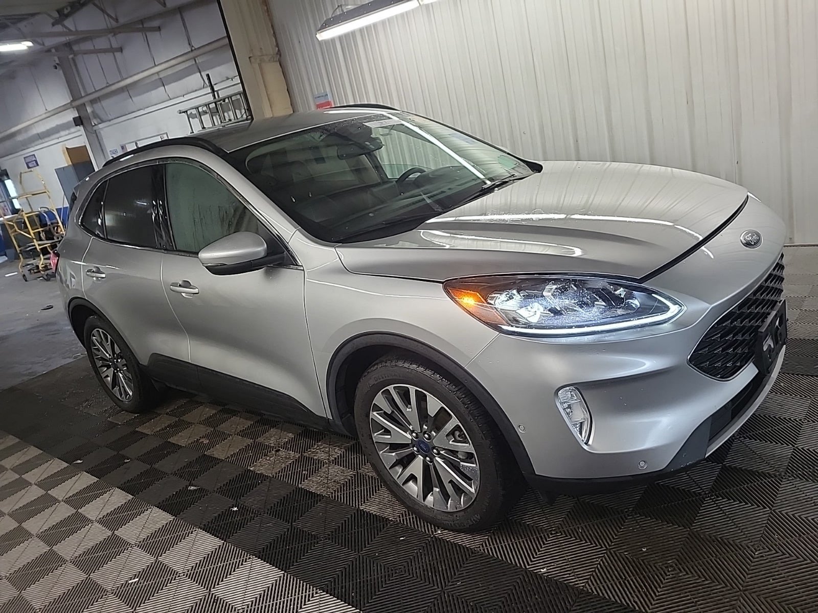 Used 2020 Ford Escape Titanium AWD/4WD image 3
