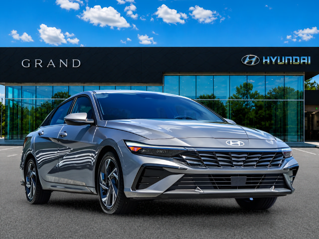 Used 2025 Hyundai Elantra Limited FWD image 13