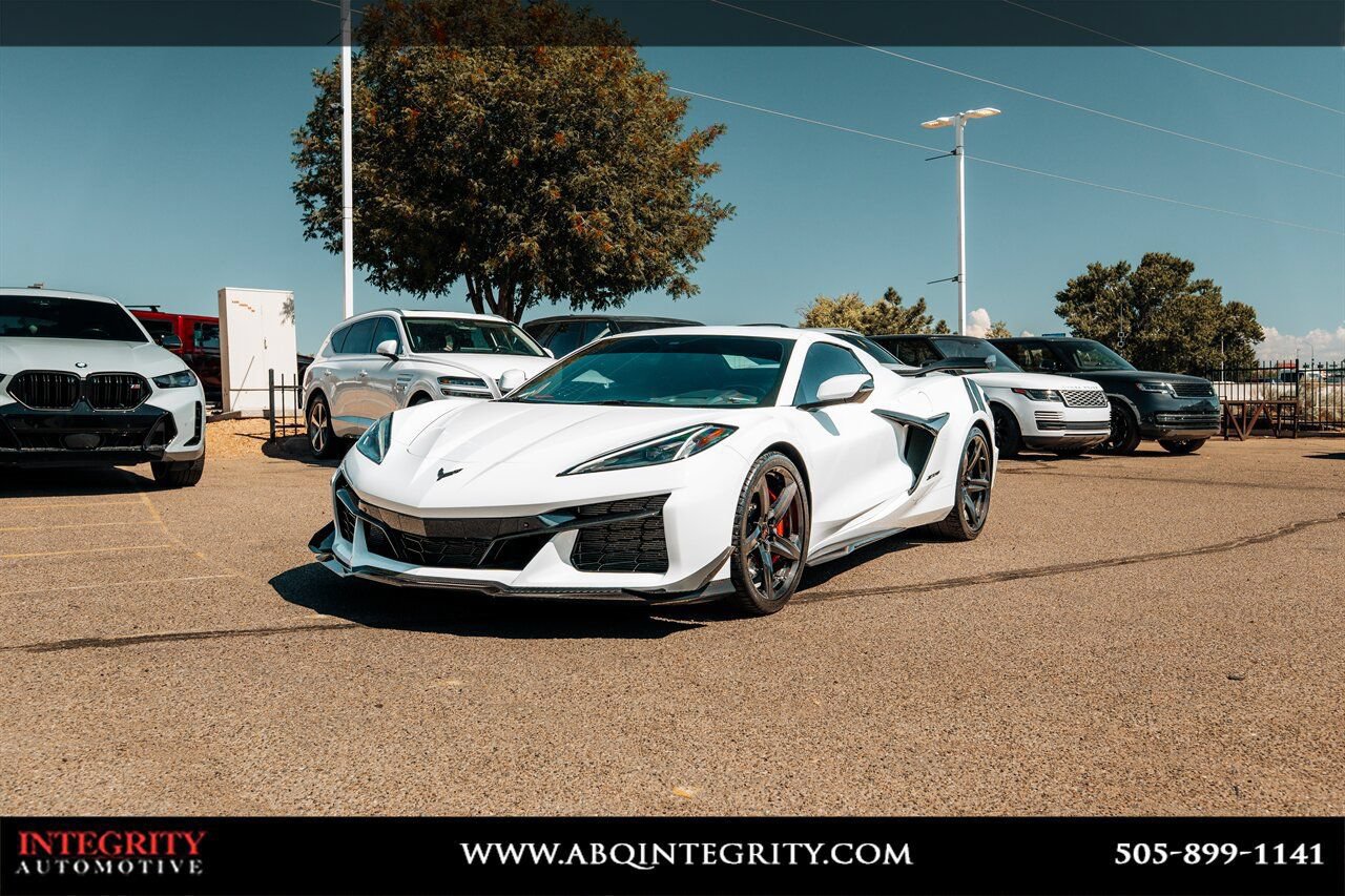 Used 2023 Chevrolet Corvette Z06 w/ Z07 Performance Package RWD image 3