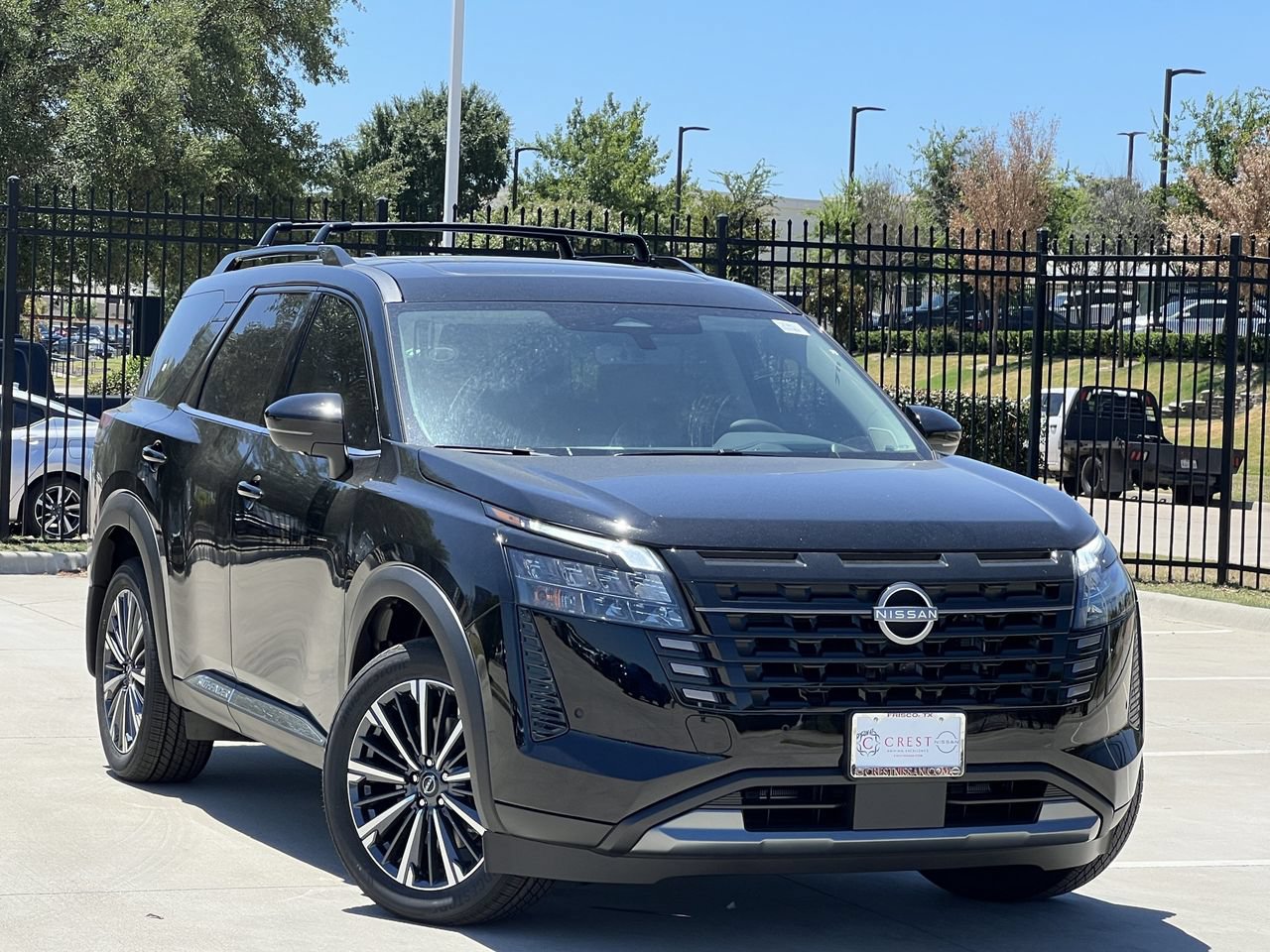 New 2026 Nissan Pathfinder Platinum FWD image 2