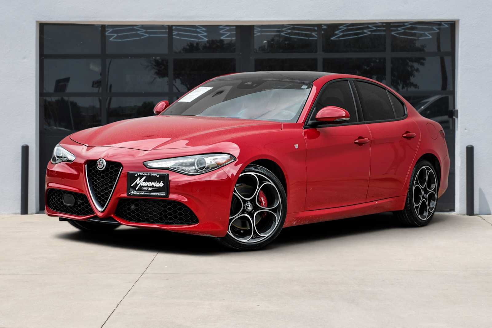 Used 2022 Alfa Romeo Giulia Ti AWD/4WD image 1