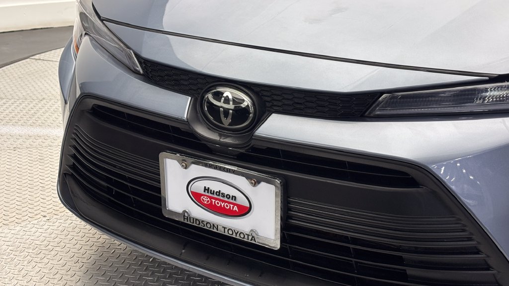 Used 2024 Toyota Corolla LE FWD image 2